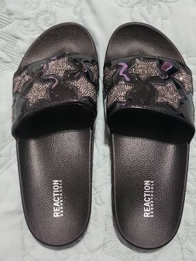 Reaction Kenneth Cole Black Glitter Star Slide Sandals with Patent Accents